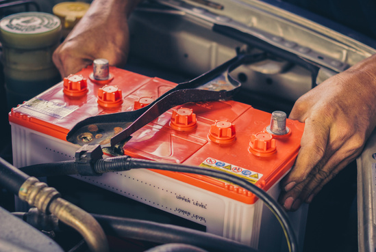 How Do You Know If Car Battery Needs Replacing: Telltale Signs